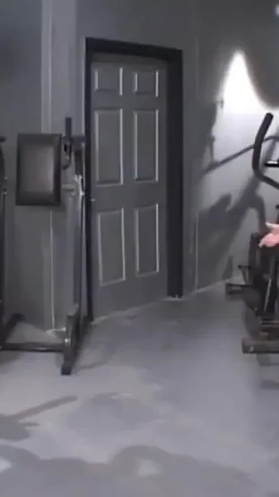 Sexy babe on the big mature cock in the gym