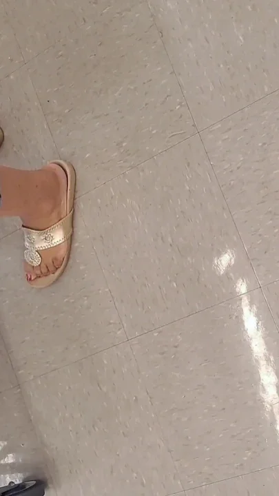 Morning Shopper Mature Honey Brown Feet