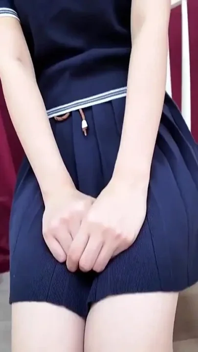 An Amateur Arrives Curious and Stylish Idol-like Charm Shines with Café-loving Sweetness