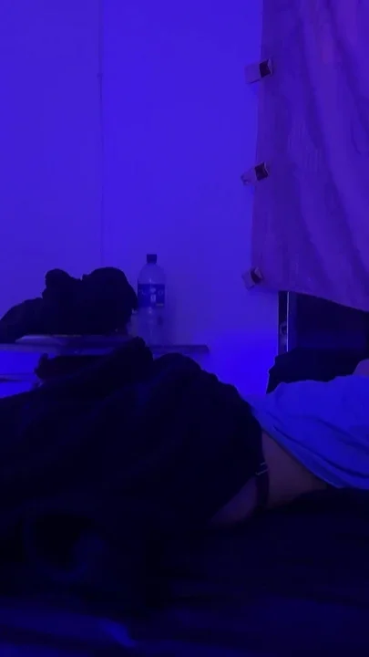 She Didnt Lock the Door Stepdaughter Gets Naughty