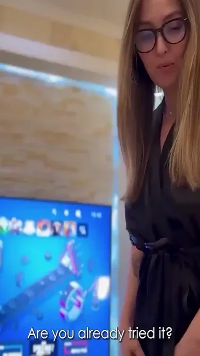 Stepson Fucks Stepmom While She's in Virtual Reality