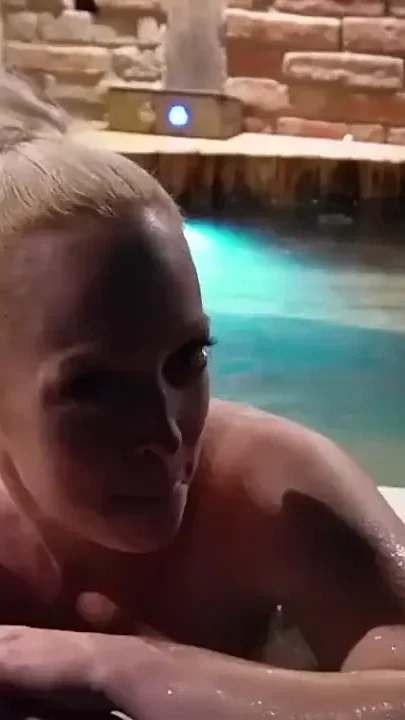Horny Show for the Neighbors Puplic Squirt at the Garden-whirl-pool Out in the