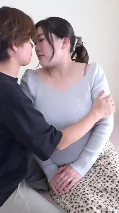 I Found An Incredibly Cute And Hot Wife Curvy Fair-Skinned Voluptuous Housewife