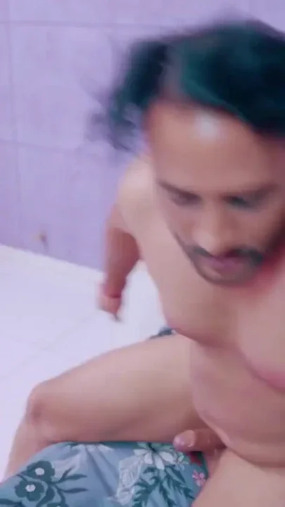 Jija ne sali ko bistar pe nanga kar ke mast choda jab uski bibi ghar ke bahar thi Clip 3