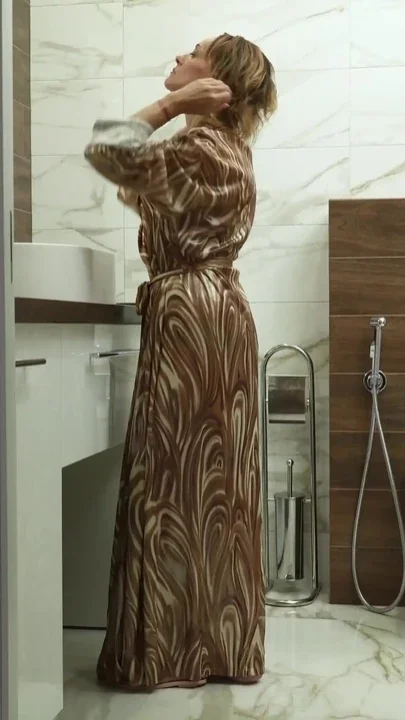 Hairy Bush Stepmom Masturbating in the Shower