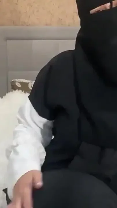 Syrian Stepmom Gives Jerk off Instructions to Her Stepson