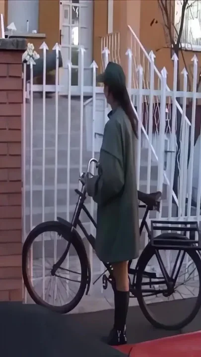 Interracial Lesbian Sex with Pregnant Woman