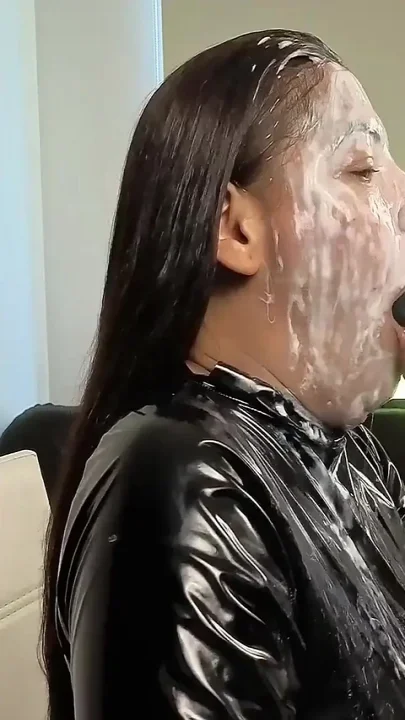 Dirty Play in Close-up Deepthroat