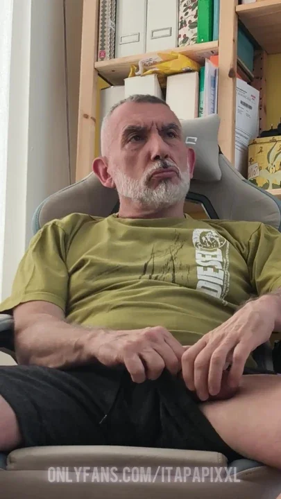 50 mature man But very gifted Would u go under the desk