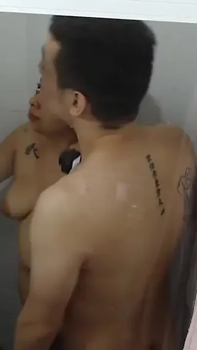 Venezuelan Mature Does Her First Anal in the Shower