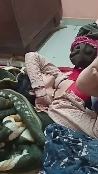 Indian hot girl and her boyfriend make sex relation behind their parents Clip 1