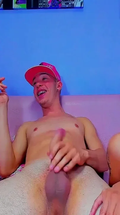 Hot Trio of 1 Guy and 2 Girls Make a Great Show of Hot Blowjobs
