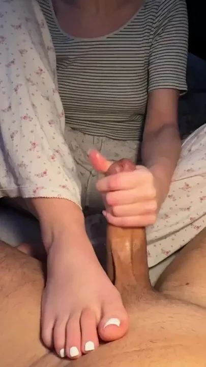 Girlfriend Mia wears cute pyjama and gives me an intense handjob Clip 1
