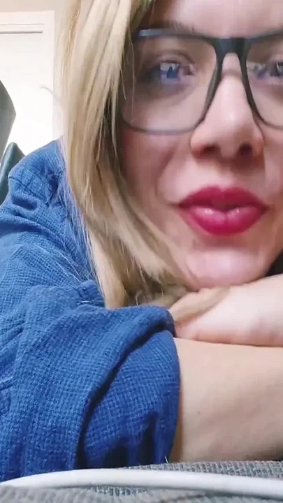 Naughty Girl on the Sofa Too Hot Likes to Tease