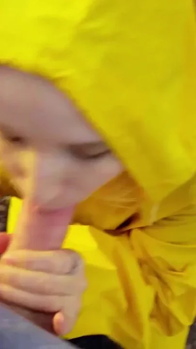 I met my ex-girlfriend teen slut she offered to give a blowjob on the street - pov Clip 1