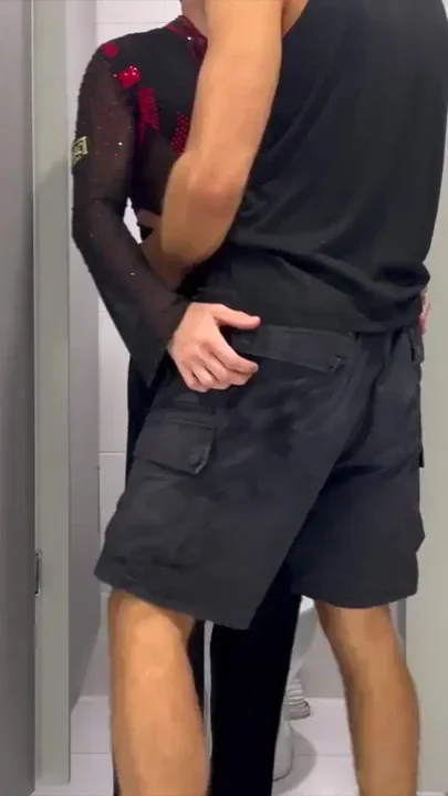 The dancer didn't expect that right before going on stage he would be fucked in