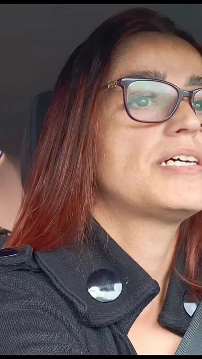 Mulher Motorista De Aplicativo Pega Cliente Se Masturbando Por Tras