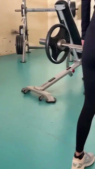 Cumshot in the Face in the Gym