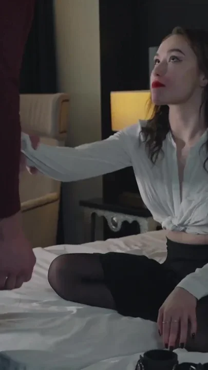 Cute Sexy Teen Tries Her Very First Anal