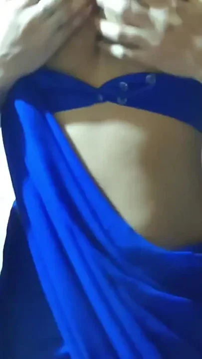 Bhabhi Solo Play Sexy figure showing Boobs Clip 1