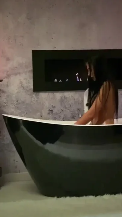 Classy Shalina Devine romantic anal toying at the bathtub