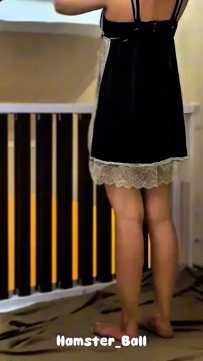 Sex A MILF Neighbor Gives a Blowjob on the Balcony Clip 1