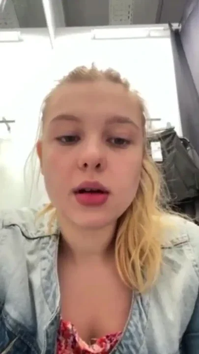 Crazy fucking in the changing room Clip 1