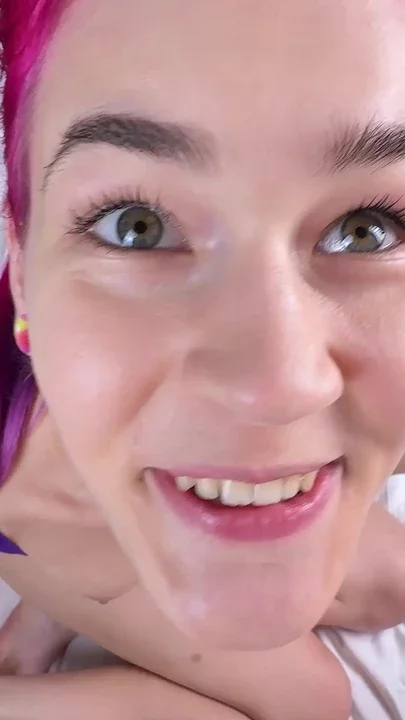 I quickly fuck a girl in a purple bra to cum on her