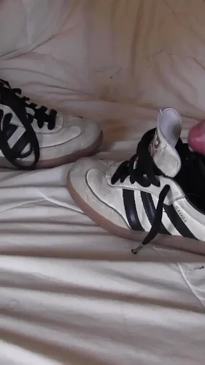 Fuck and cum in my girlfriend sneakers Clip 3