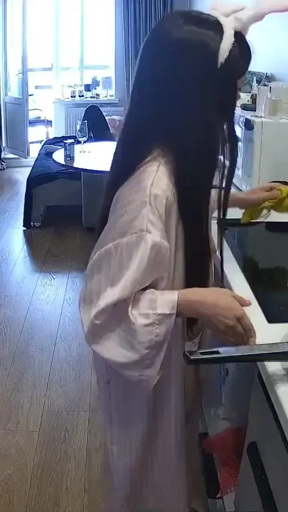 LUUV The sexy Grossy cooks dinner topless on home camera Clip 3