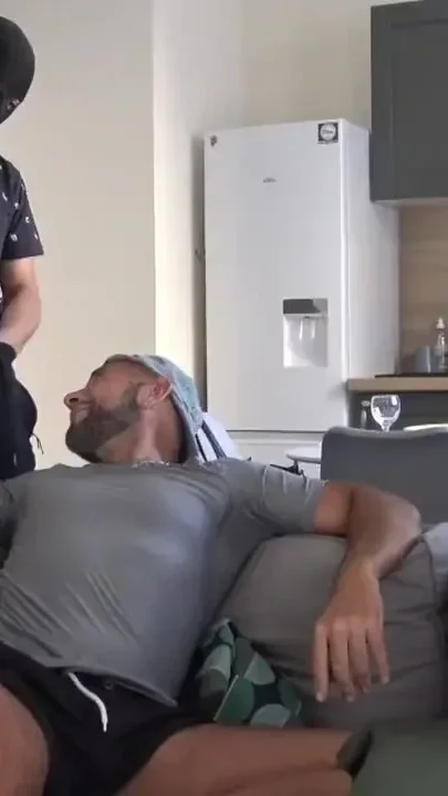 A discreet sexy boy accepts to fuck a slut twink