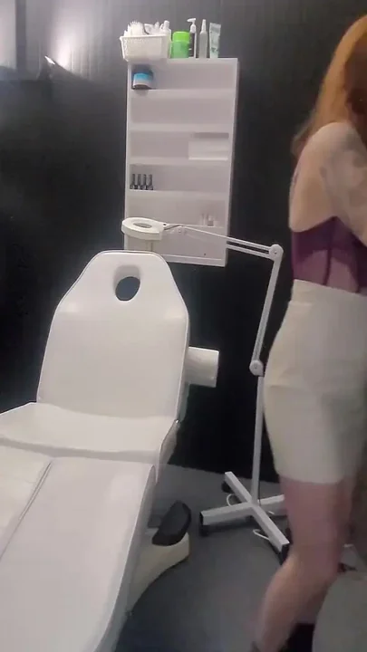 Exploding Sperm Inside a Stranger in a Coat Came to the Massage Parlor and Asked