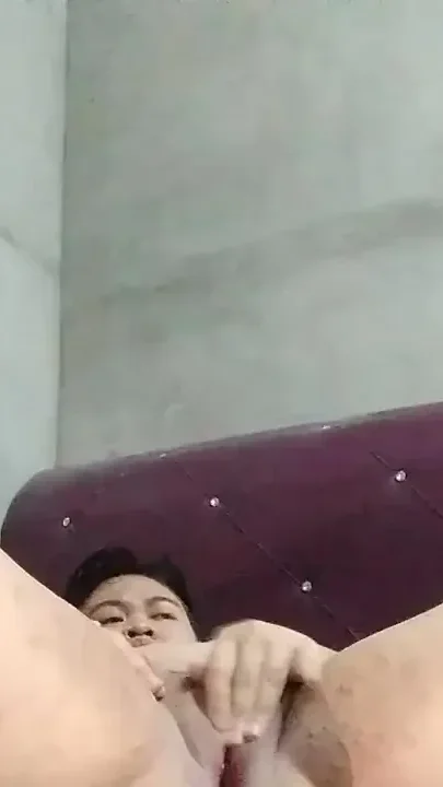 Wanna Try to Fingering Her Pussy with Deodorant