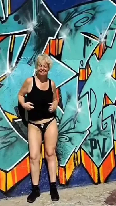 I Get Naked on a I Love to Show It off