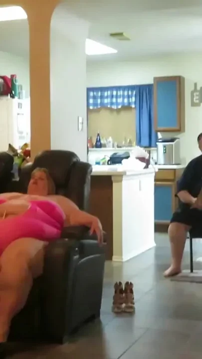 Ssbbw Lucki Lexxi's Sub on put her shoes