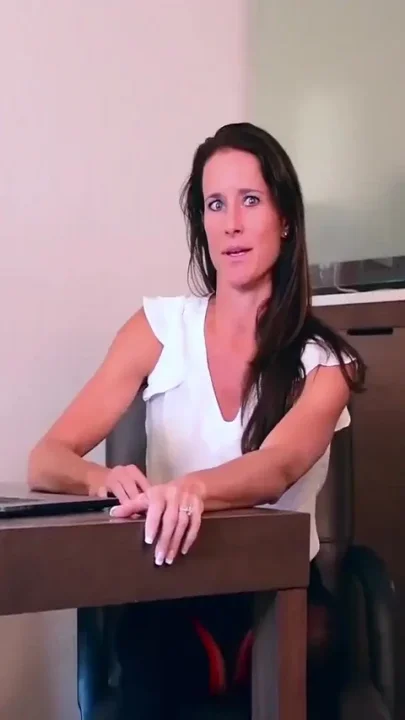 MILF business woman sofie marie pussy plays with dildo