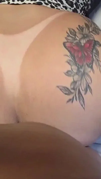 FAN ATE ME NICE WITHOUT A CONDOM AND MOANED A LOT Clip 1