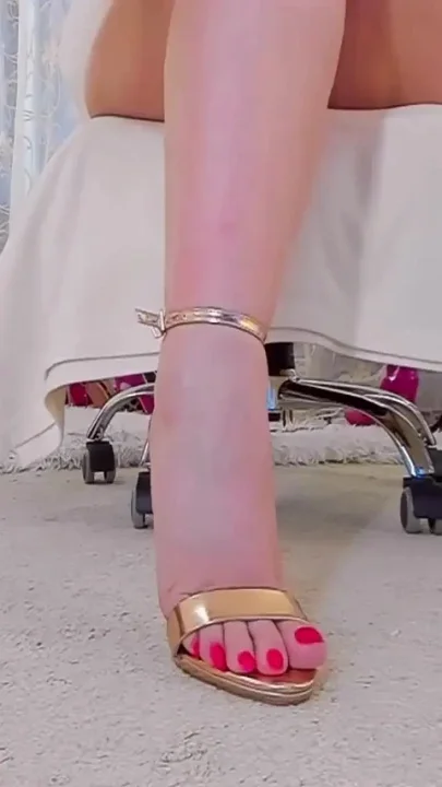 MILF Sexy Feet Red Toenails Golden Sandals High Heels Teasin