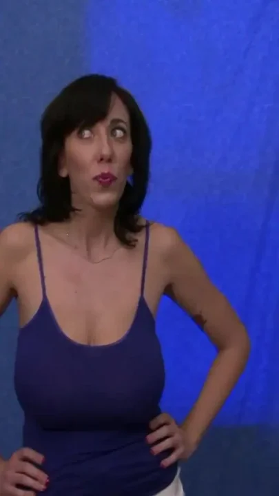 She milks he huge cumshot onto her huge tits