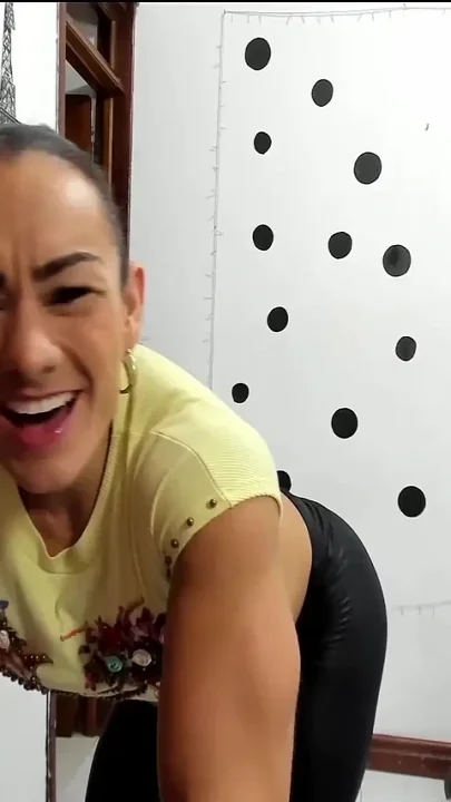 Very Muscular MILF Bodybuilder Play with Her Big Clit Have Multiple Real Orgasms