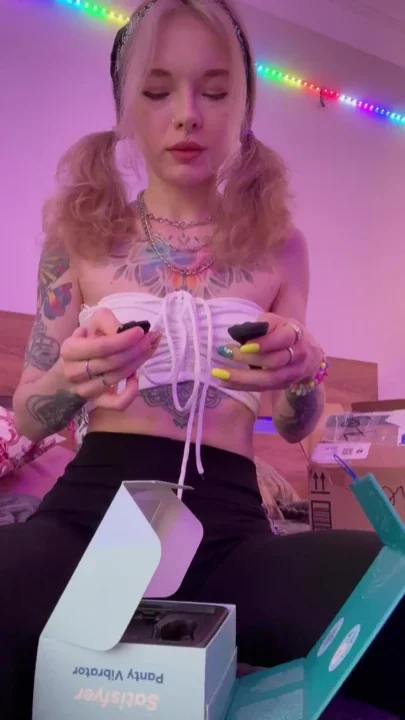 I unpacking new toy and testing on my pussy