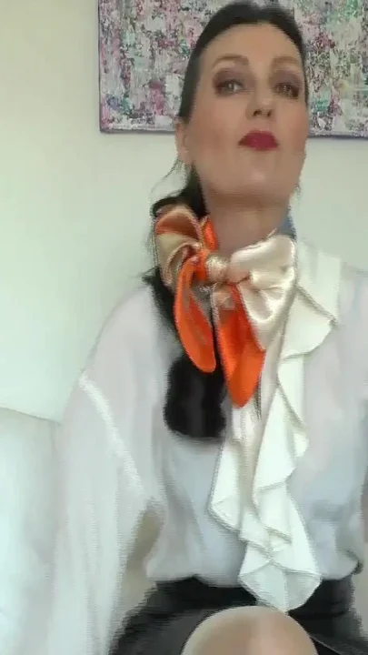 Sniffing Panties and Cumming Lady Victoria Valente