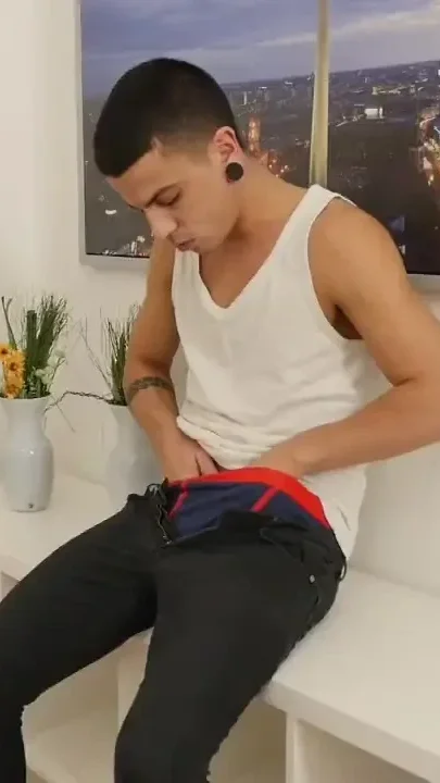 Hot stud David Paw strokes his cock to a huge cumshot