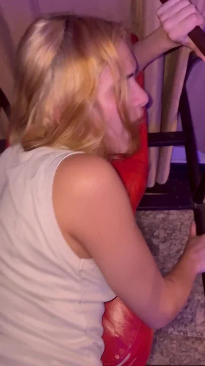 I took the stripper Alice on all fours and put it only in her pussy Clip 1