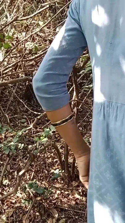 Indian Desi Village Bhabhi enjoying sucking dick in the jungle Clip 1