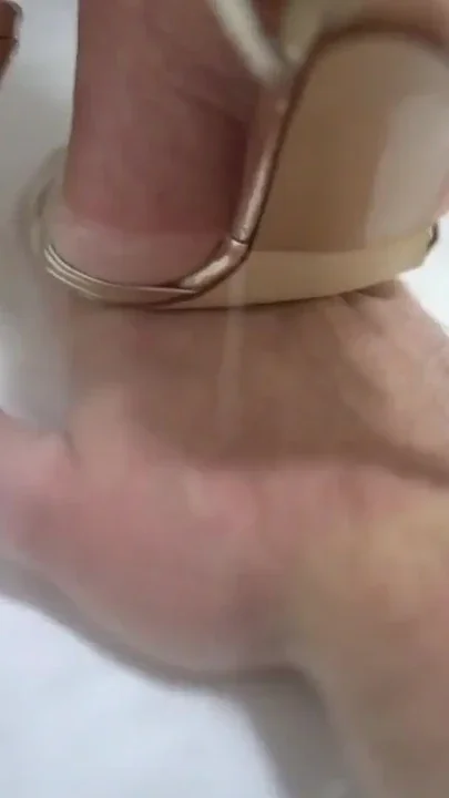 Step on the bathtub on your hands Clip 1