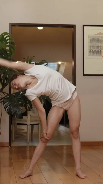 Teen Fingering in Flexi Sex Positions