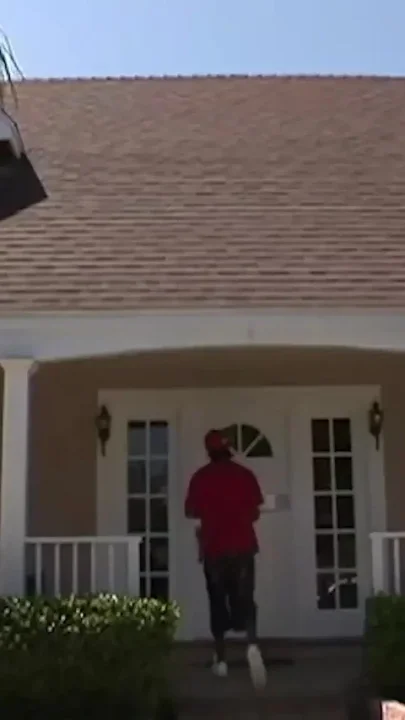 Pizza Delivery Guy Gets Seduced by a Black MILF and Fucks Her Tight Anal Hardcore