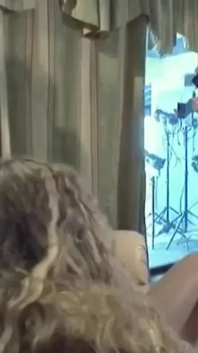 From a simple photo shoot to a hardcore pussy licking