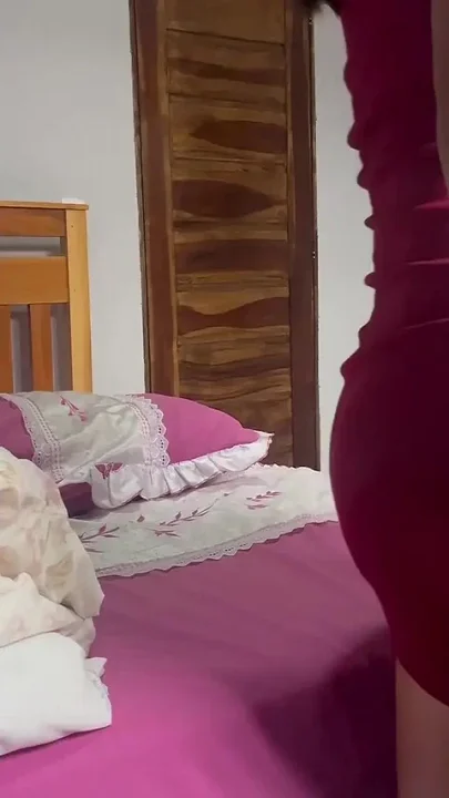 Larissa Round Butt Top Lets Her Partner Fuck Her Ass in Her House and Cum on Her Breasts